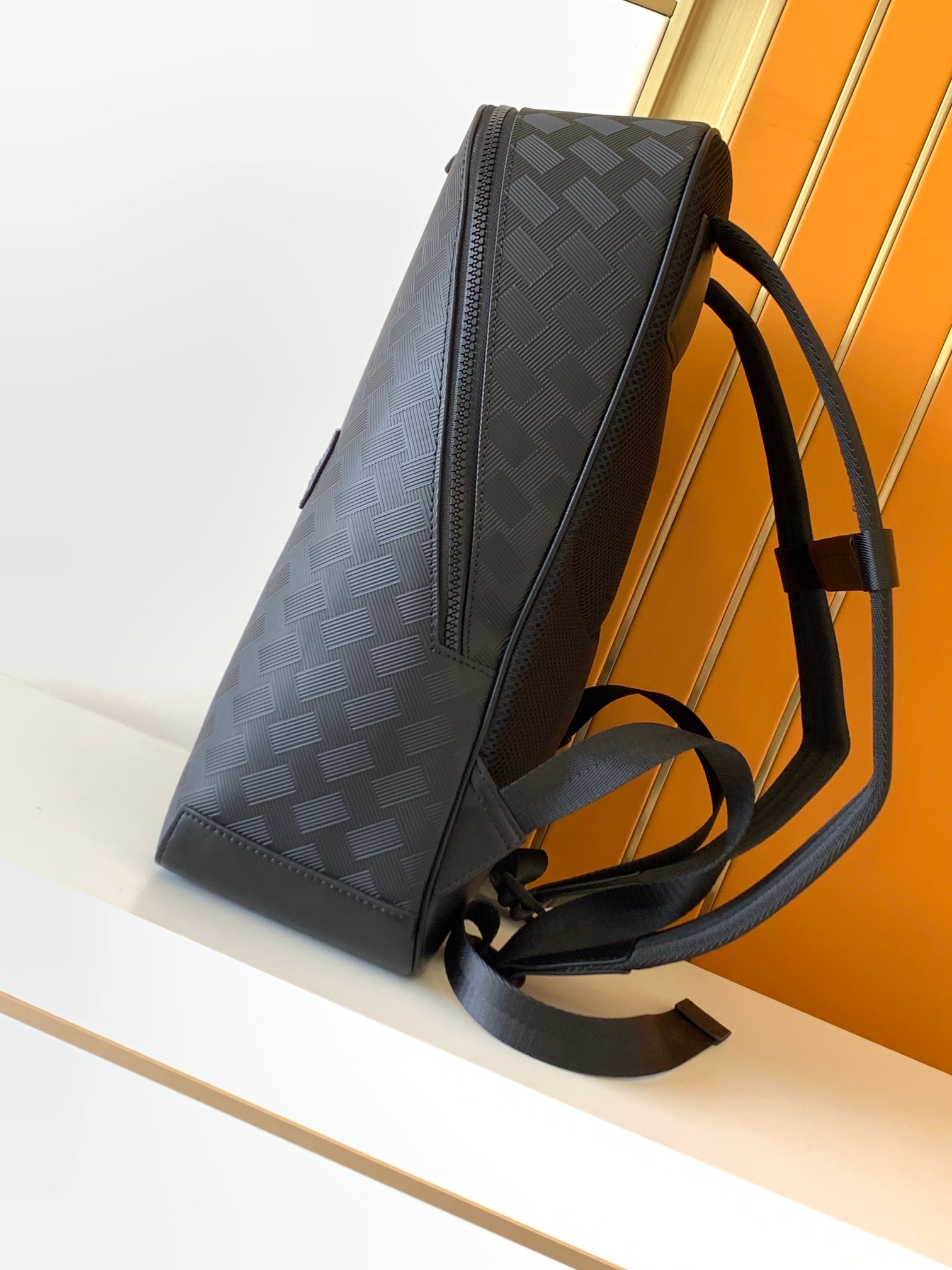 Minimalist Black Embossed Back - Leather Work Rucksack 리뷰 및 가격